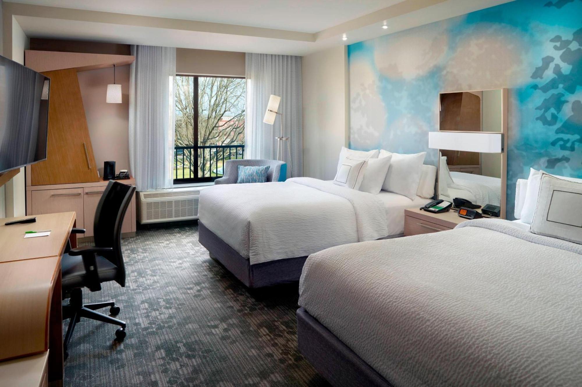 Courtyard By Marriott Lagrange Hotel Екстериор снимка