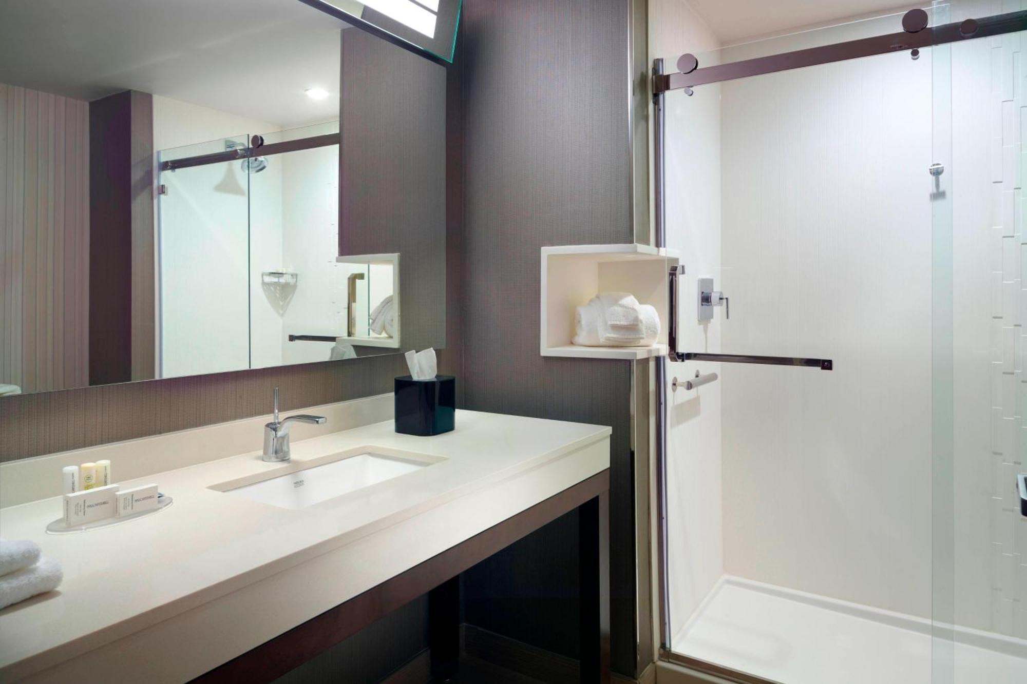 Courtyard By Marriott Lagrange Hotel Екстериор снимка