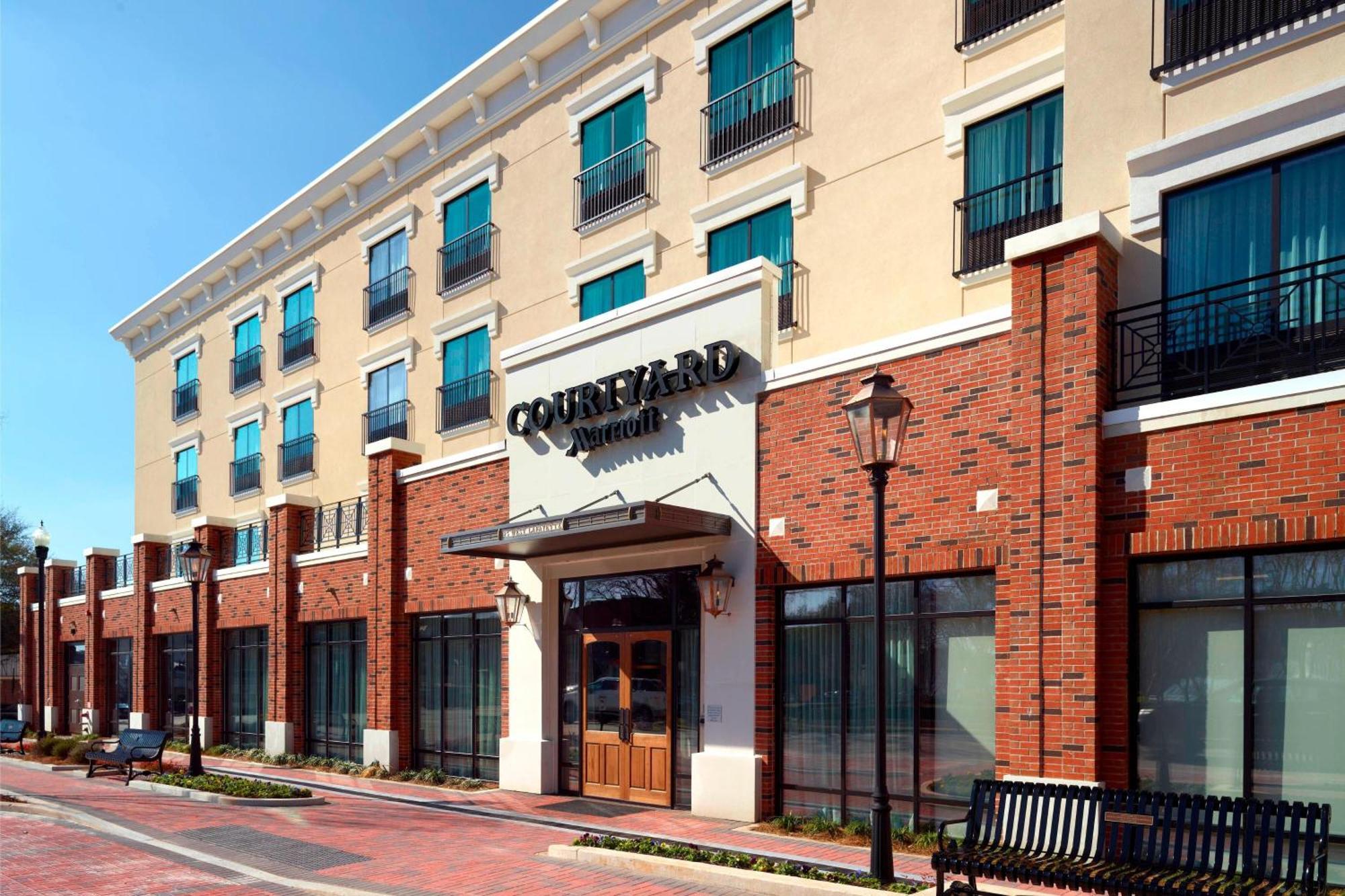 Courtyard By Marriott Lagrange Hotel Екстериор снимка