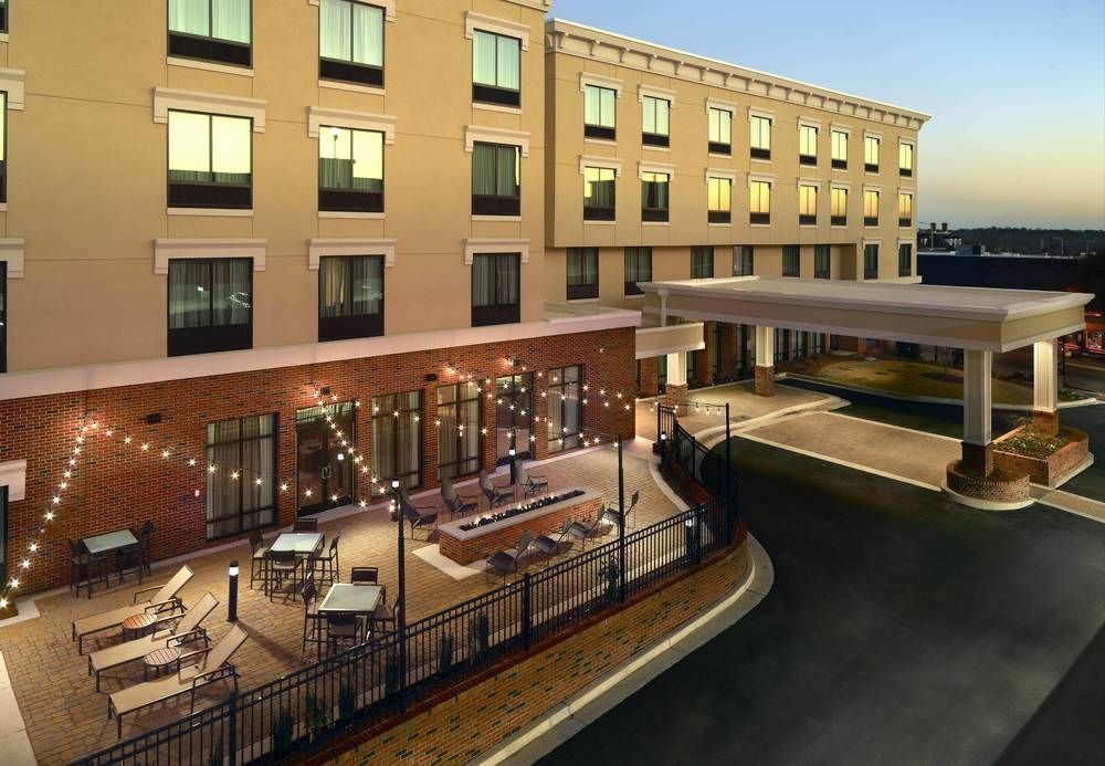 Courtyard By Marriott Lagrange Hotel Екстериор снимка